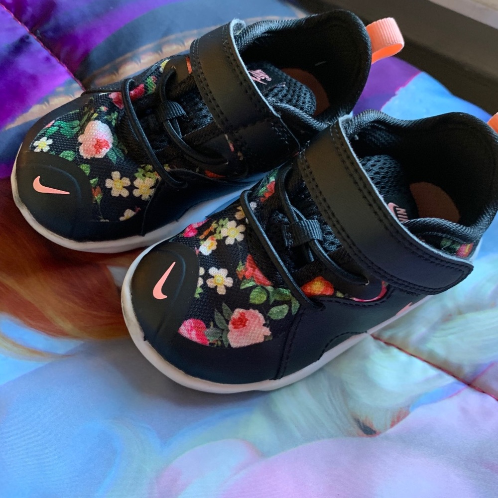 Nike sneakers 6c